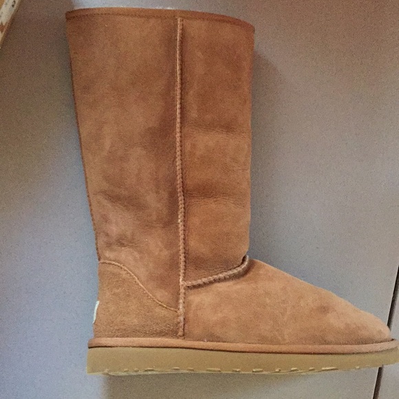 Tall classic chestnut Uggs NWT size 9 - Picture 4 of 7